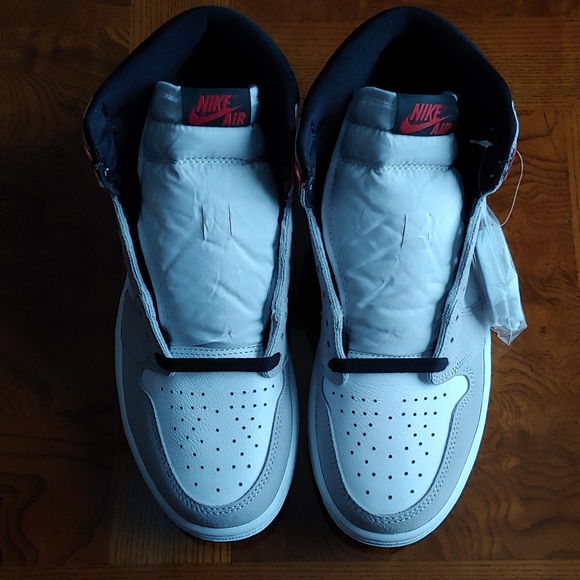 Air Jordan 1 Retro High OG Smoke Grey - Picture 4 of 7